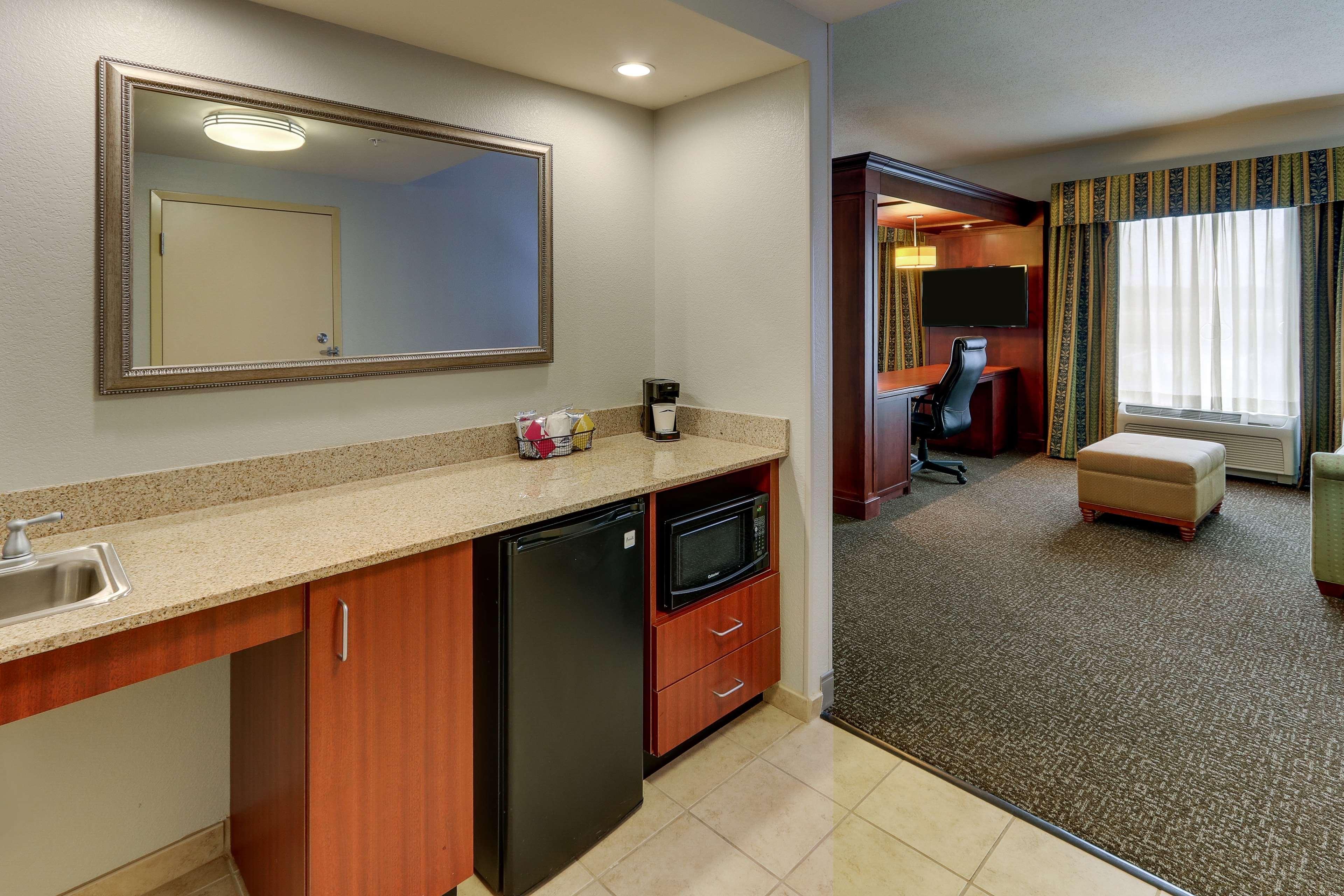 Hampton Inn & Suites Indianapolis-Airport Exterior foto