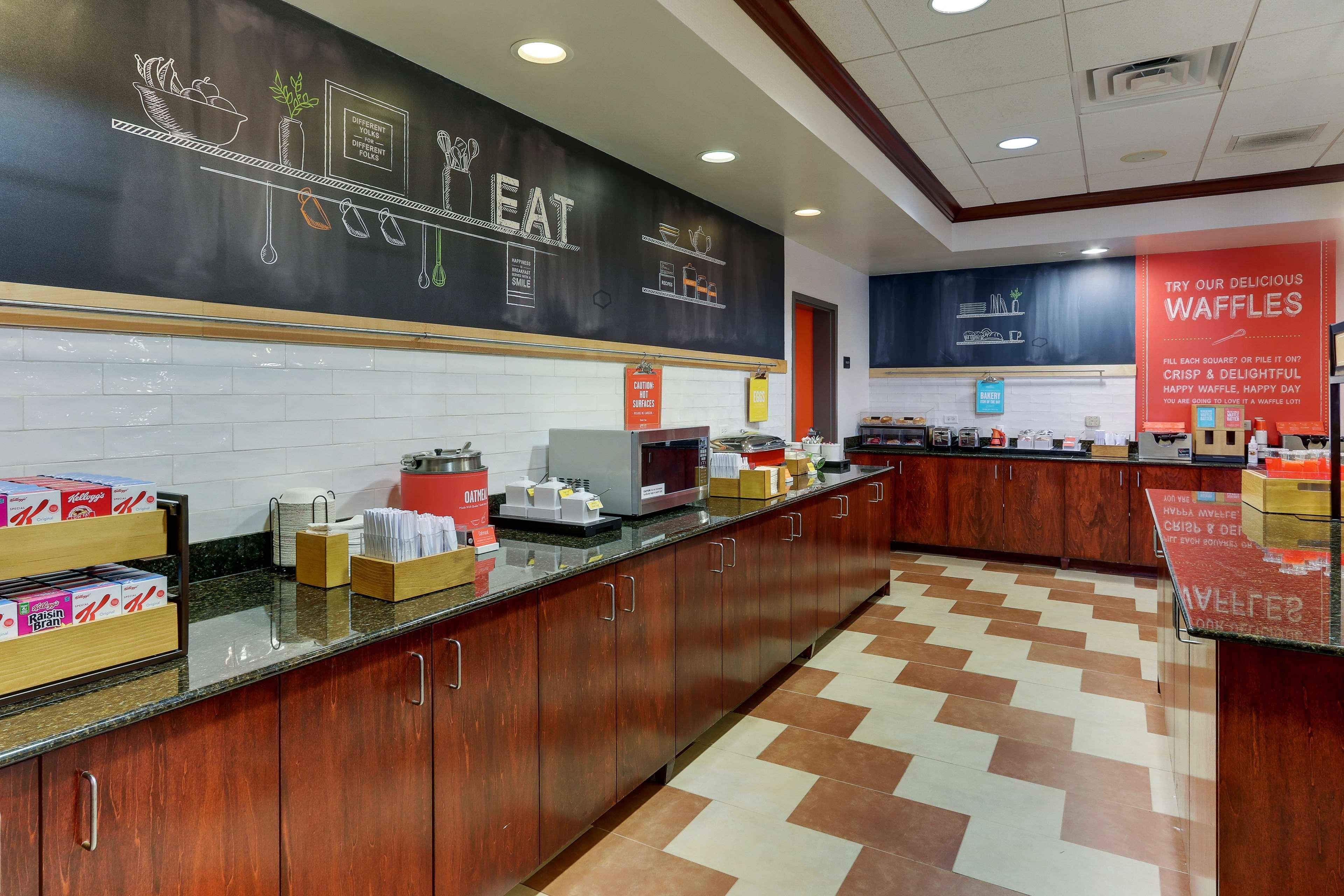 Hampton Inn & Suites Indianapolis-Airport Exterior foto