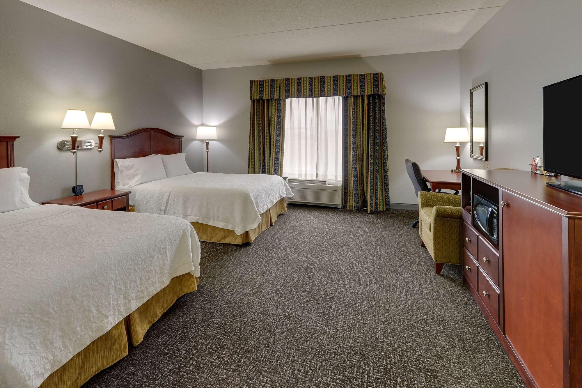 Hampton Inn & Suites Indianapolis-Airport Exterior foto