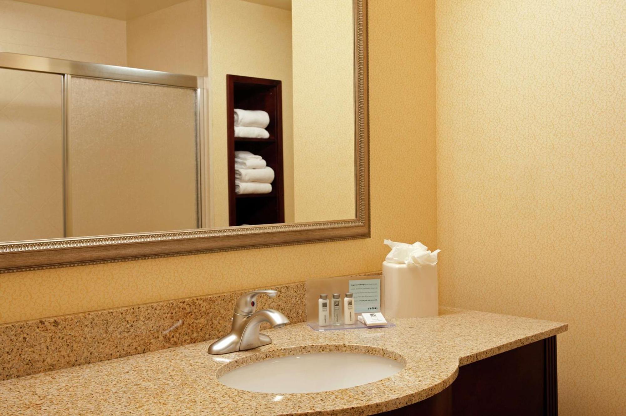 Hampton Inn & Suites Indianapolis-Airport Exterior foto