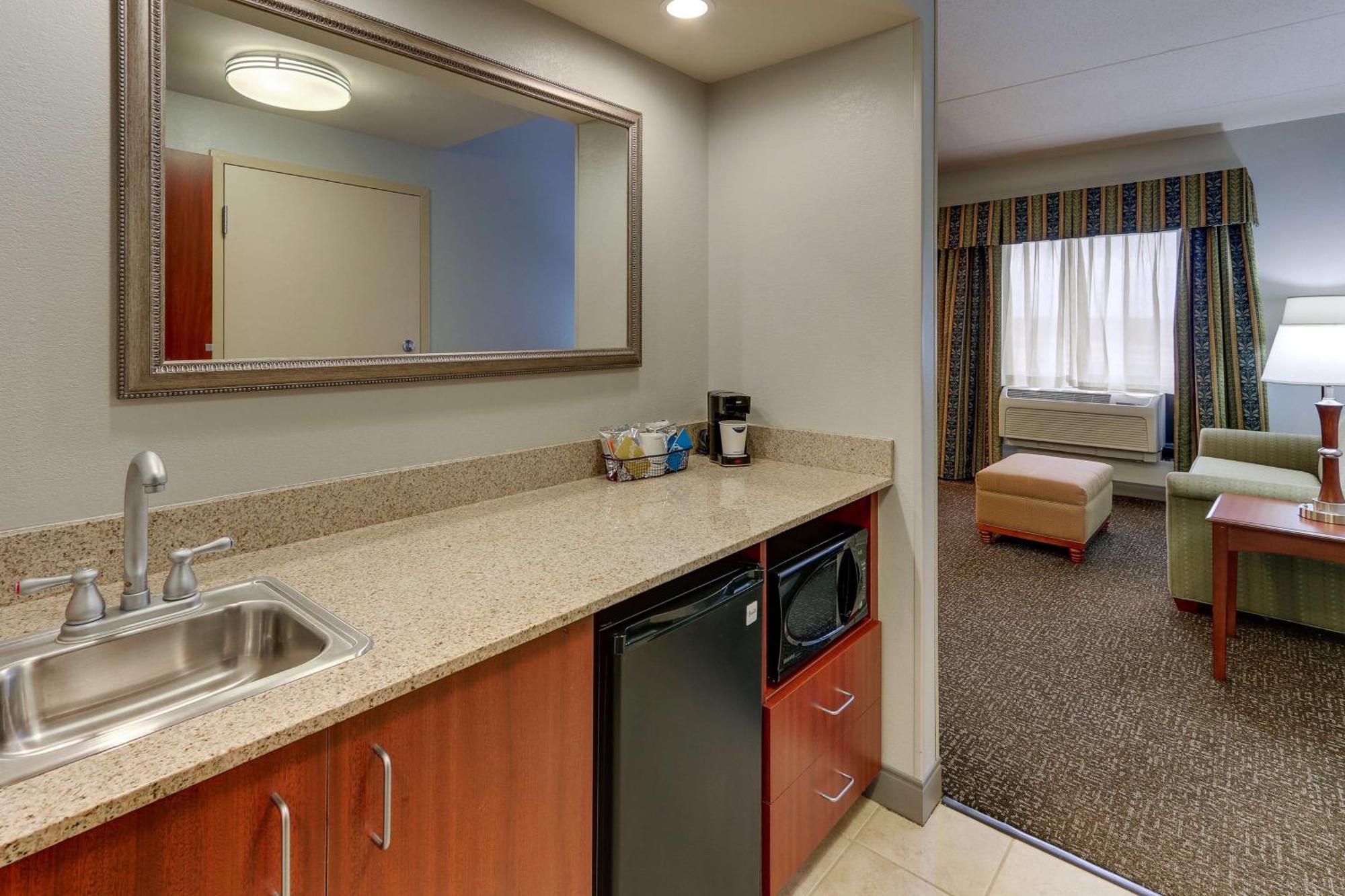 Hampton Inn & Suites Indianapolis-Airport Exterior foto