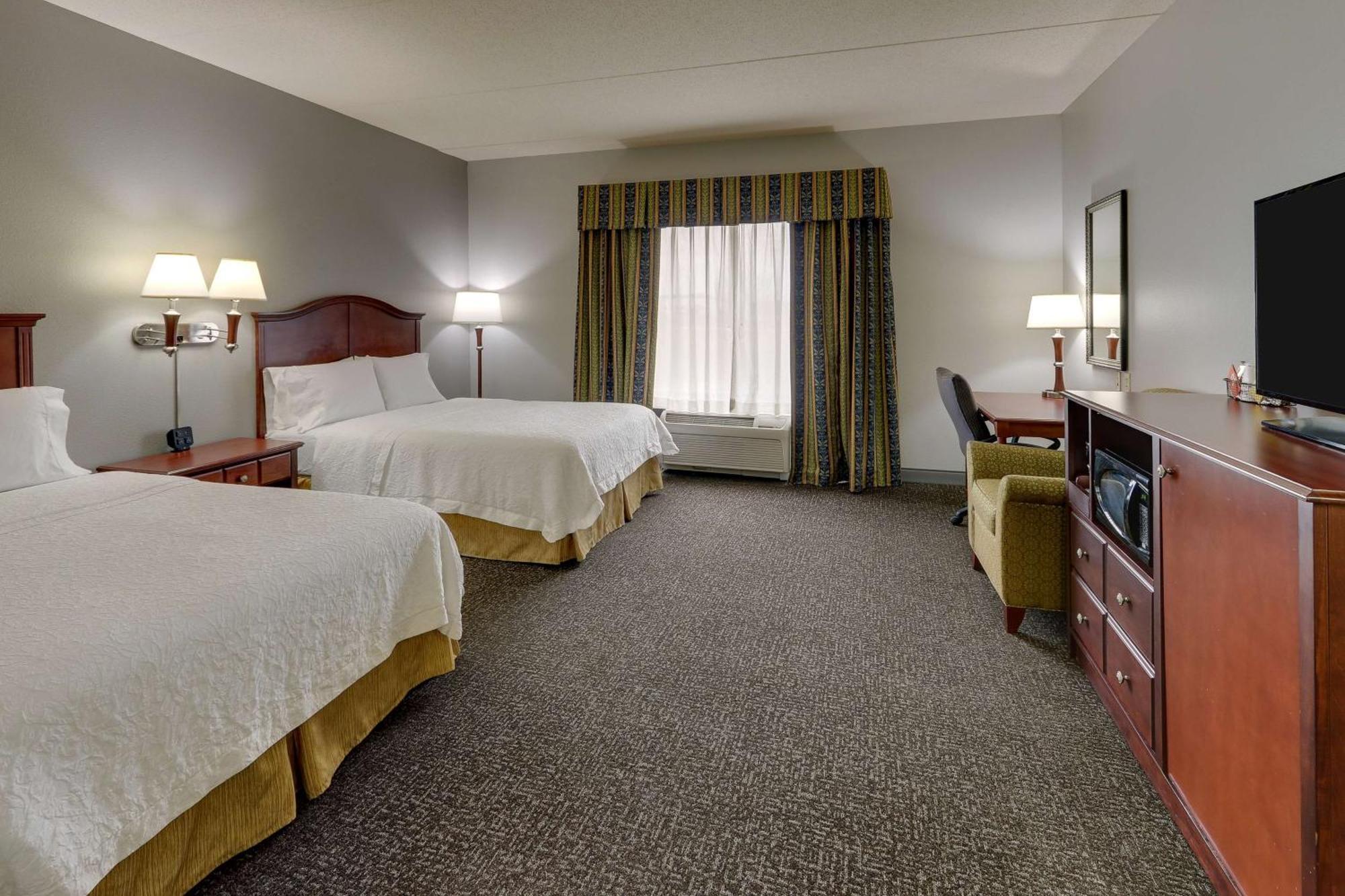 Hampton Inn & Suites Indianapolis-Airport Exterior foto